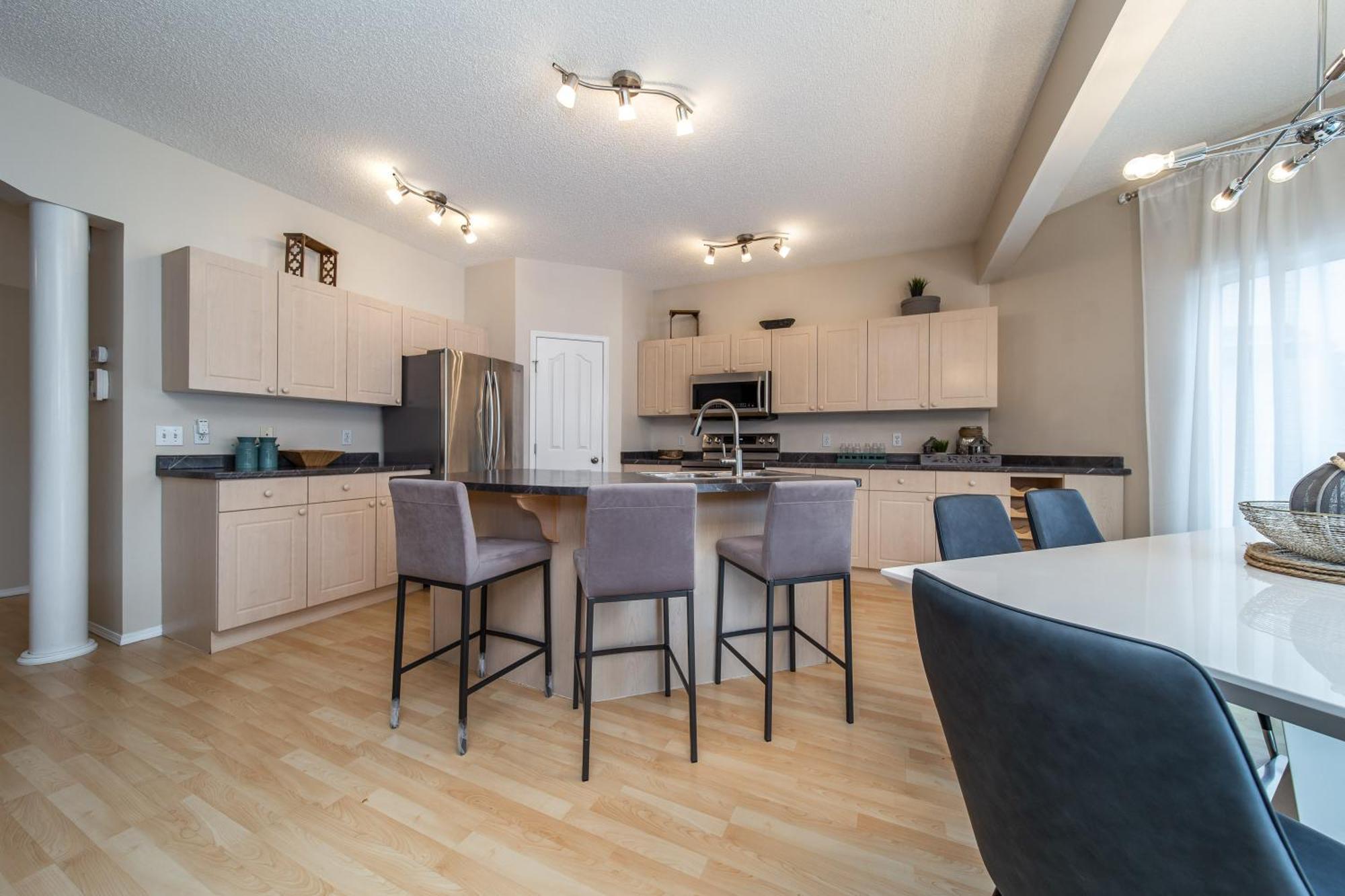 Holiday home Luxury Lewis Estates Golf Course View By Henday, Whitemud, Wem, Acheson! Edmonton